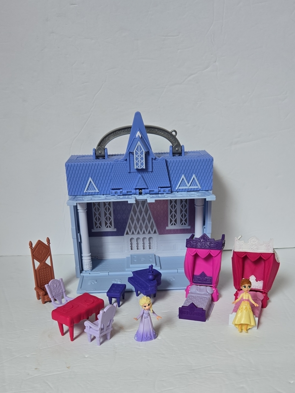 Frozen Anna & Elsa Castle Carrying Case with Toys inside VGUC 11 piece set